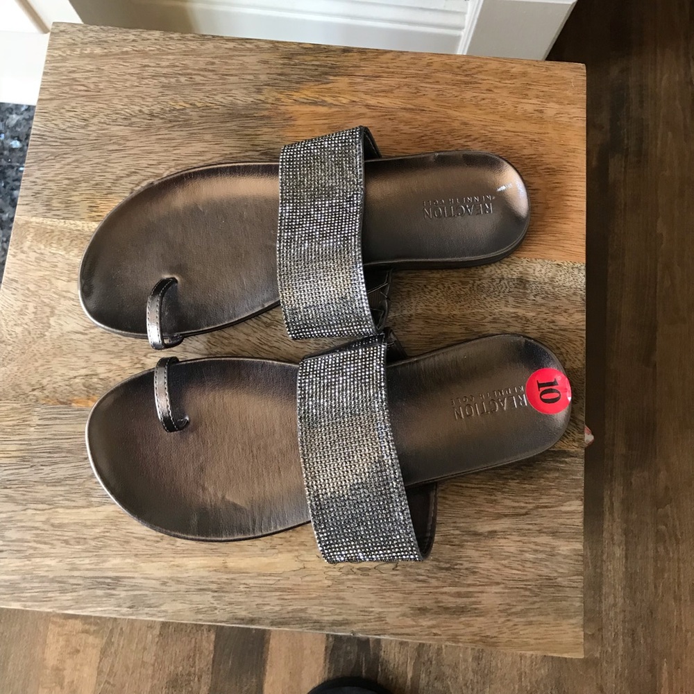 Come Hann flip flops